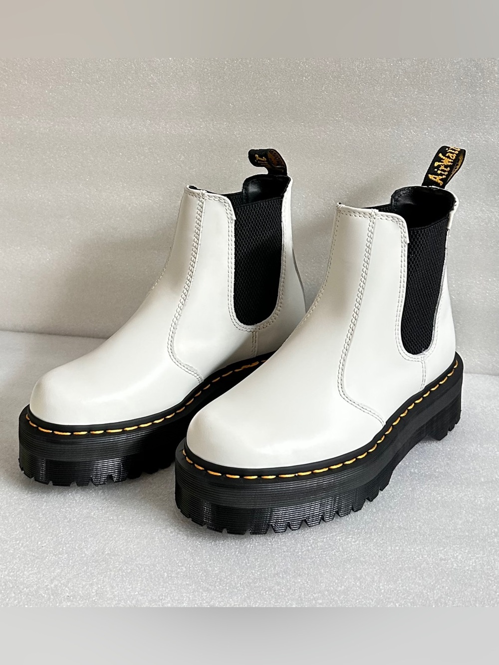 NWOT. Unisex Dr. Martens White Platform Chelsea Boots  Size W7 - M6